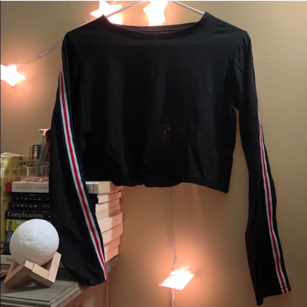 black long sleeve tee